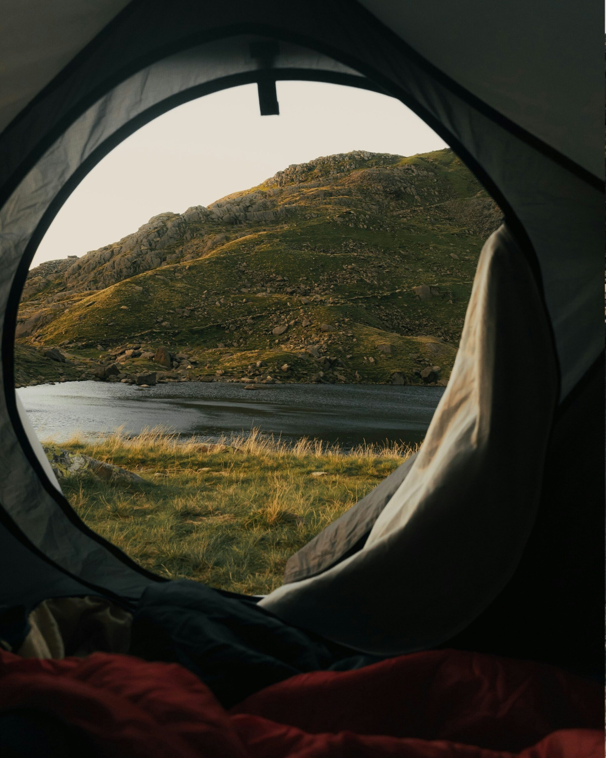 Glamping vs Camping: Gear Essentials You Need Now